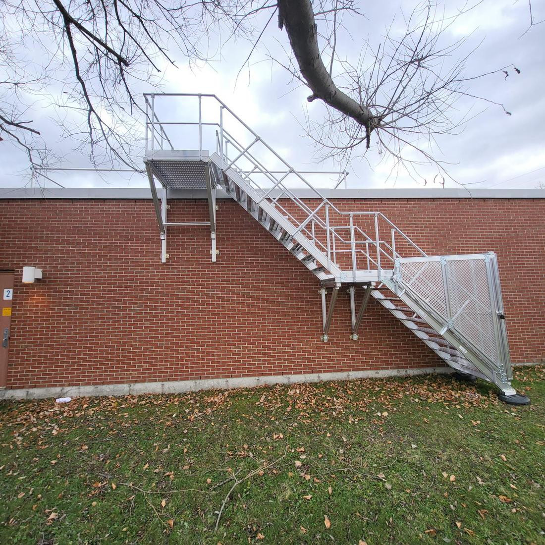 Fourniture et pose d'escaliers industriels sur mesure