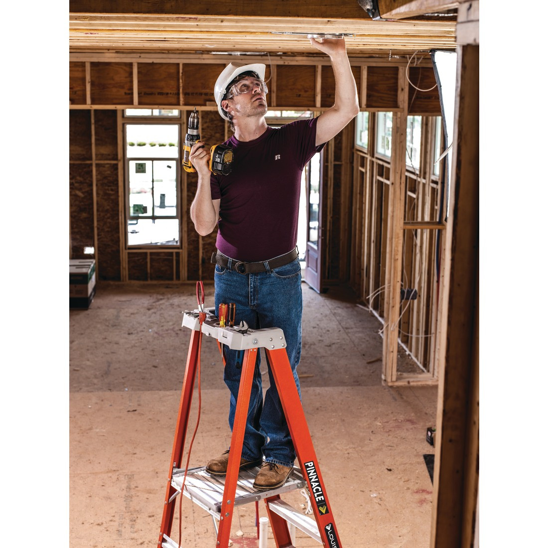 Louisville Ladder : Escabeau à plateforme Pinnacle FXP1700 (300 lb)