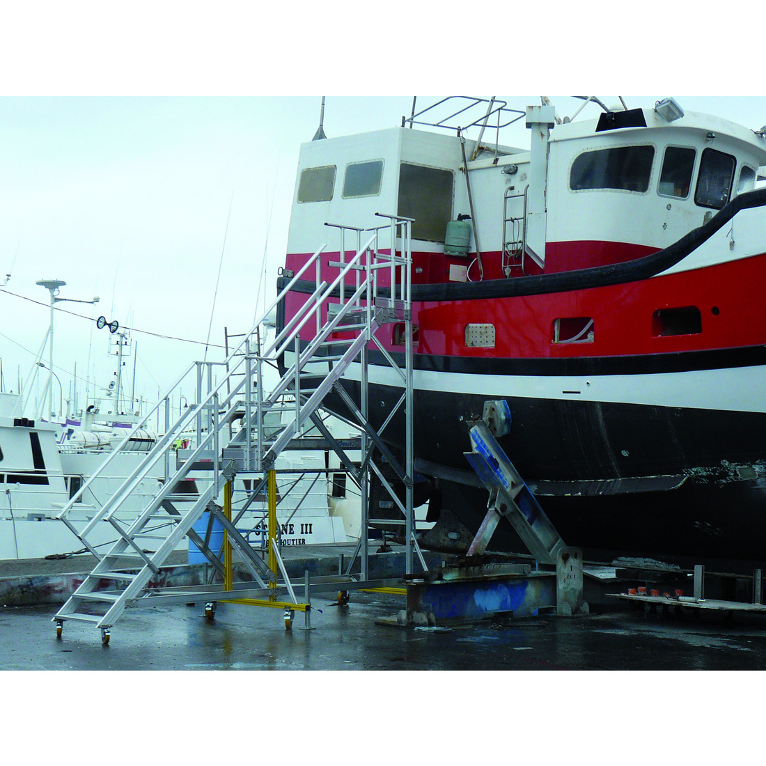 Plate-forme de maintenance pour bateaux